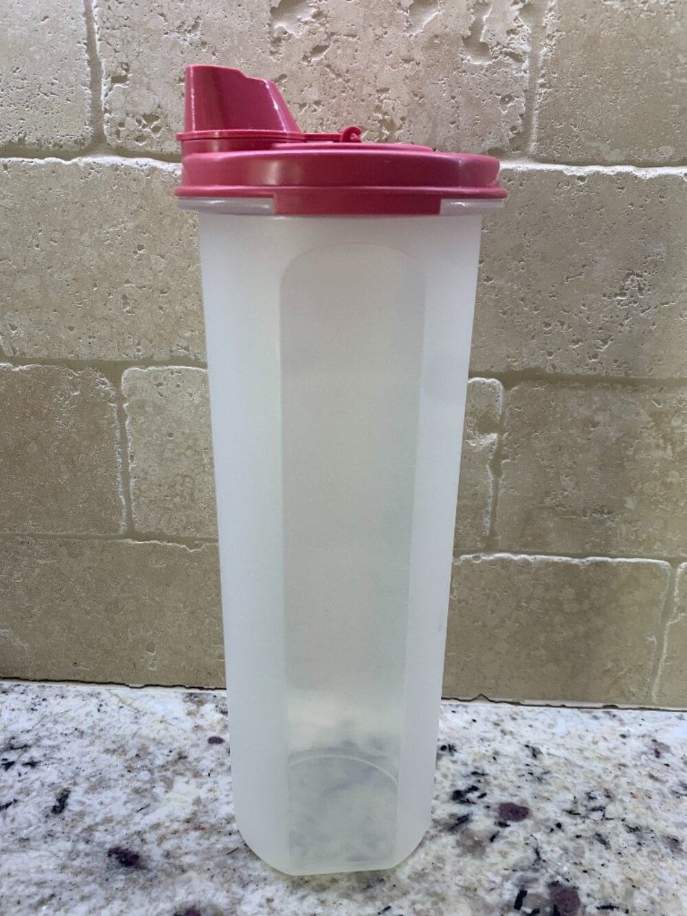 Tupperware Container 30oz. 1643-12